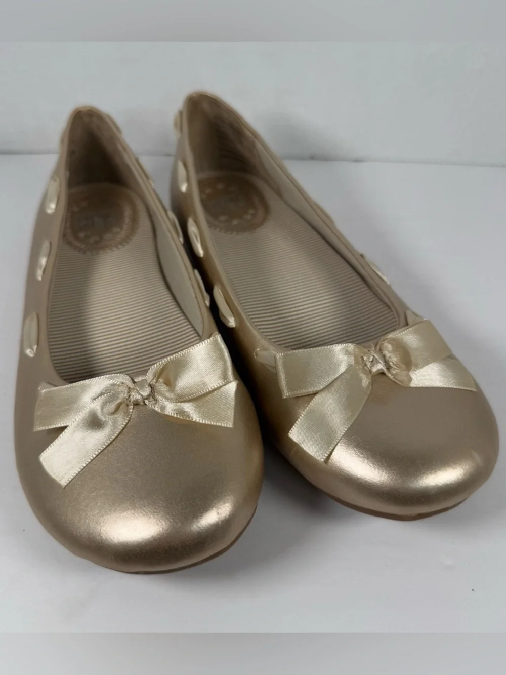 Hot Kiss Gold Ballet Flats Women's Size 7.5 M Ballerina Bow Shoes Slip On